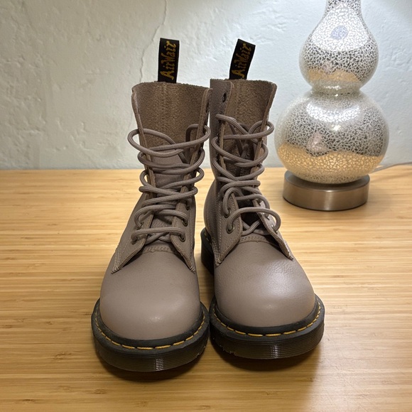 NWOT Dr. Marten Pascal boots - Picture 2 of 4